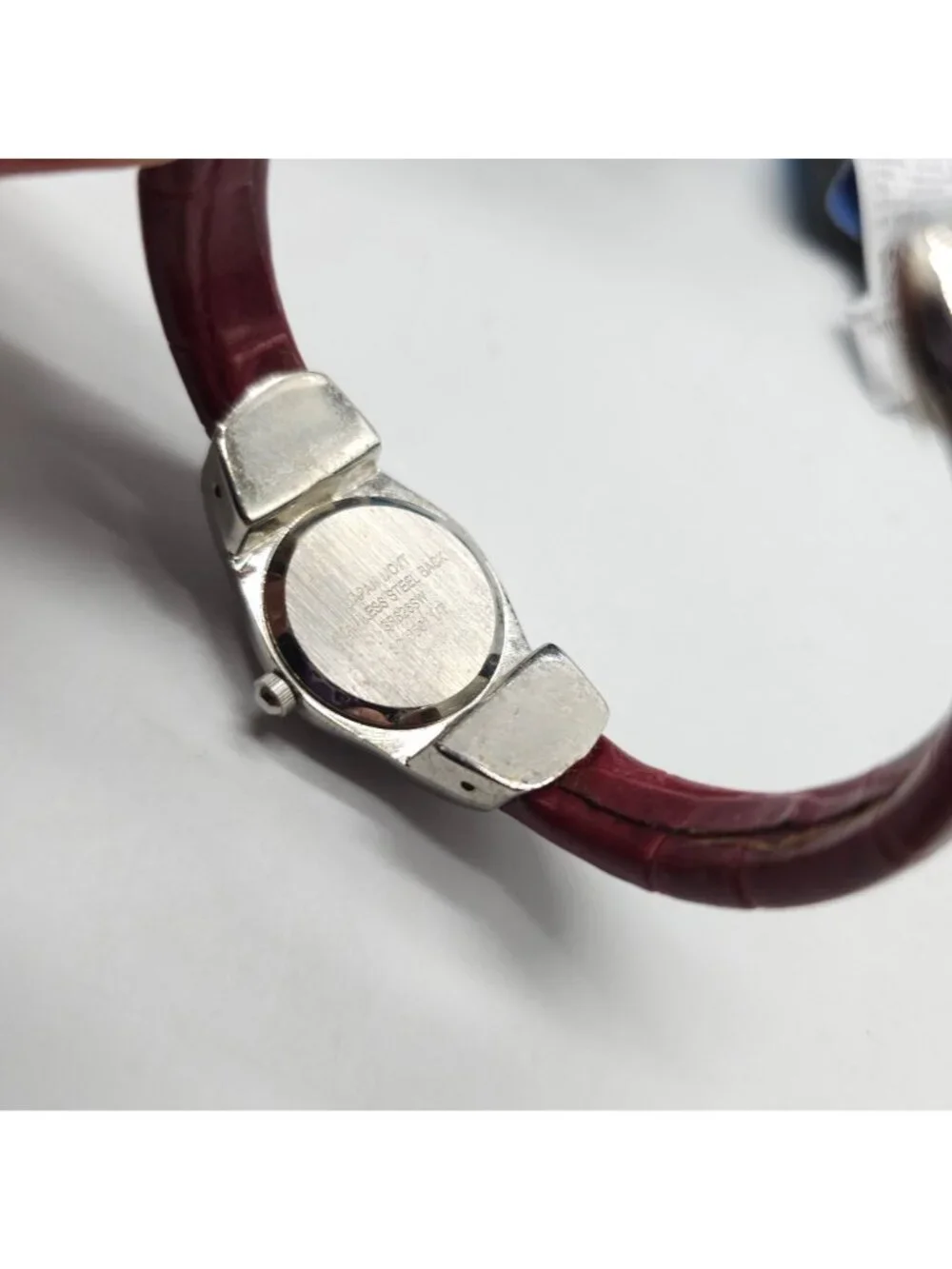 2005 Avon January Red Garnet Birthstones W/Leather Hindge Cuff Ladies Watch